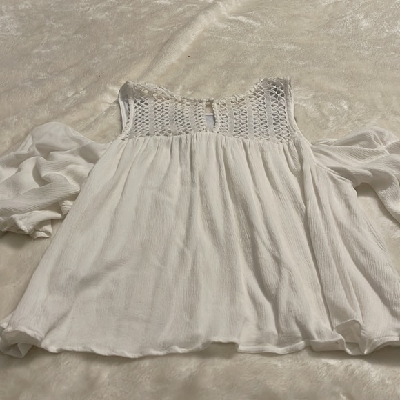 Miss Me cold shoulder flowy crop top - Picture 6 of 9